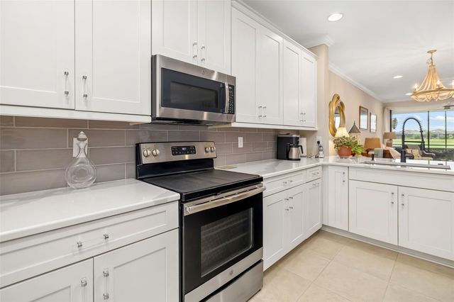 13725 MESSINA LOOP 104, Bradenton, FL 34211