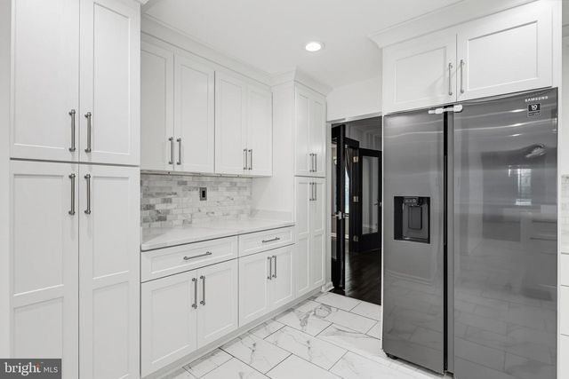 6103 TRIANGLE DR, Columbia, MD 21044