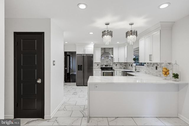 6103 TRIANGLE DR, Columbia, MD 21044