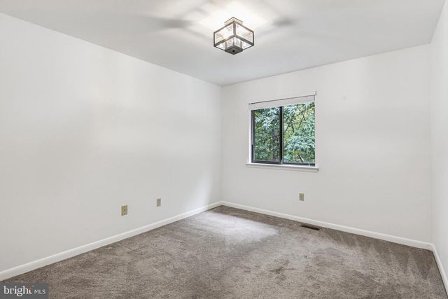 6103 TRIANGLE DR, Columbia, MD 21044