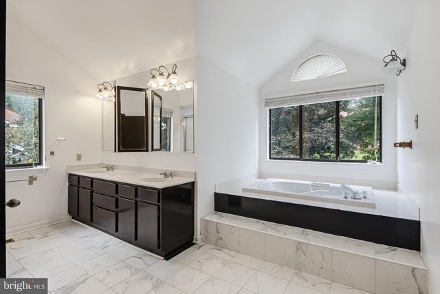 6103 TRIANGLE DR, Columbia, MD 21044