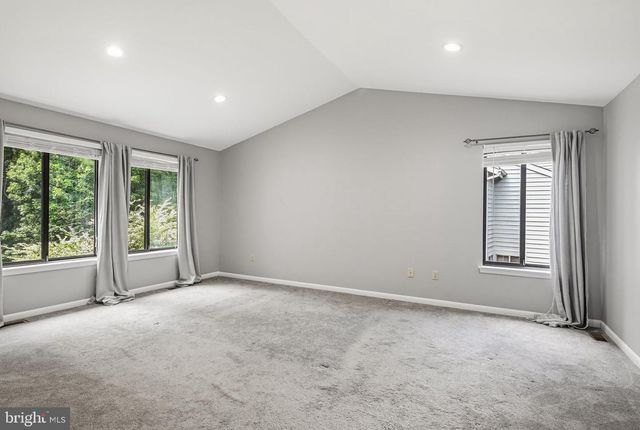 6103 TRIANGLE DR, Columbia, MD 21044