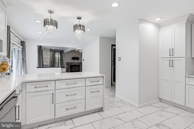 6103 TRIANGLE DR, Columbia, MD 21044