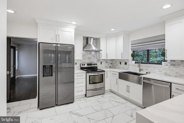 6103 TRIANGLE DR, Columbia, MD 21044