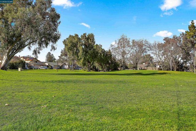 4413 Marsh Elder Ct, Concord, CA 94521