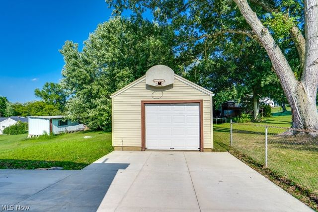 4100 Fairgrove Avenue SW, Massillon, OH 44646