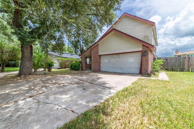 1203 Whispering Pine Drive, Missouri City, TX 77489