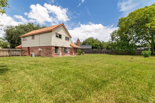 1203 Whispering Pine Drive, Missouri City, TX 77489