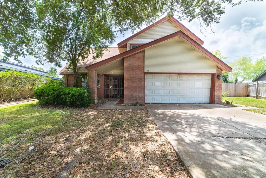 1203 Whispering Pine Drive, Missouri City, TX 77489