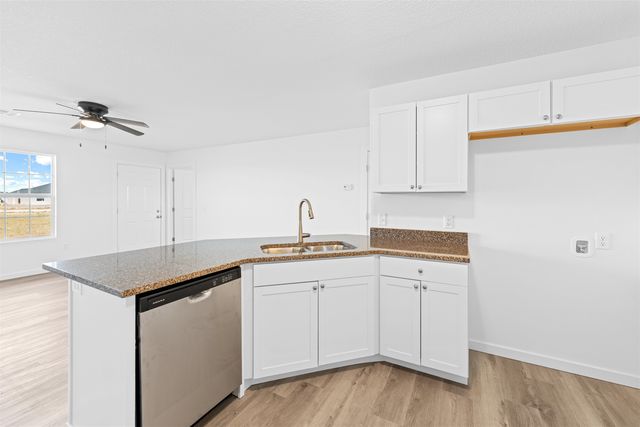 1203 Fountain Dr, Salina, KS 67401