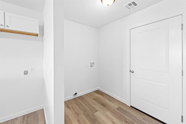 1203 Fountain Dr, Salina, KS 67401