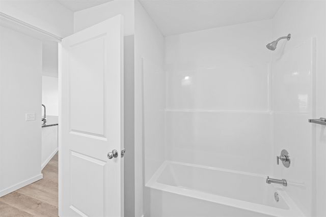 1203 Fountain Dr, Salina, KS 67401