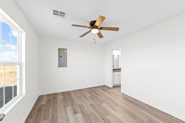 1203 Fountain Dr, Salina, KS 67401