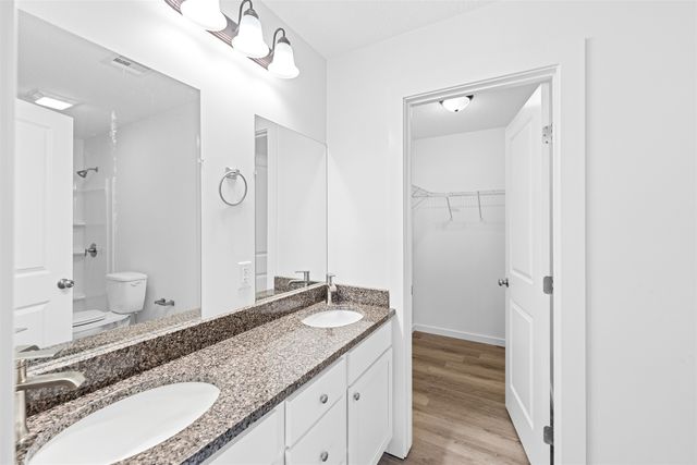 1203 Fountain Dr, Salina, KS 67401