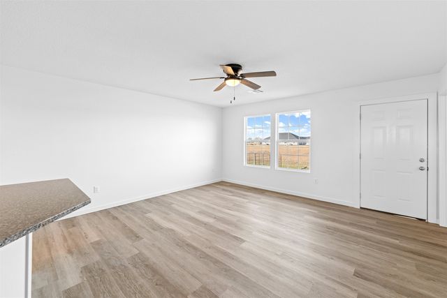 1203 Fountain Dr, Salina, KS 67401