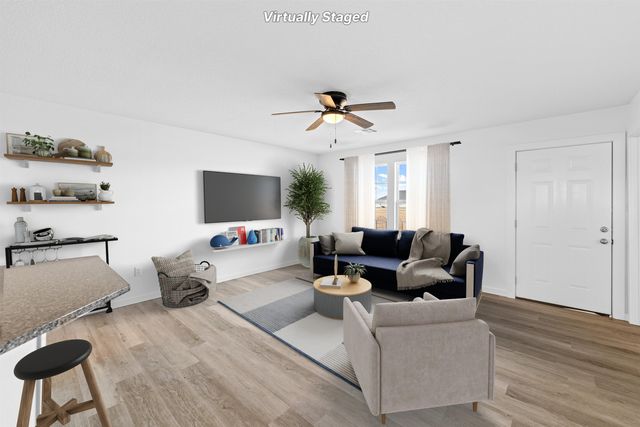 1203 Fountain Dr, Salina, KS 67401