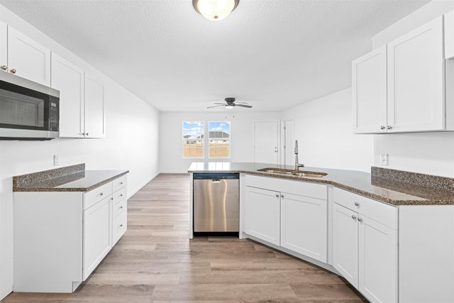 1203 Fountain Dr, Salina, KS 67401