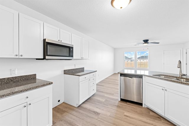 1203 Fountain Dr, Salina, KS 67401