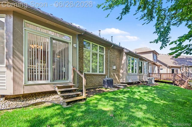 30268 Berghway Trail, Warren, MI 48092