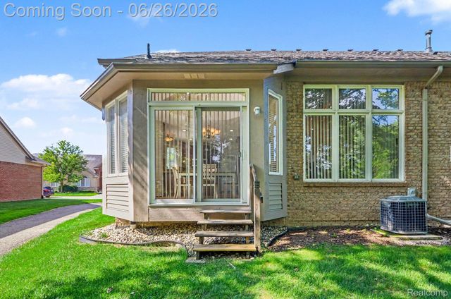 30268 Berghway Trail, Warren, MI 48092