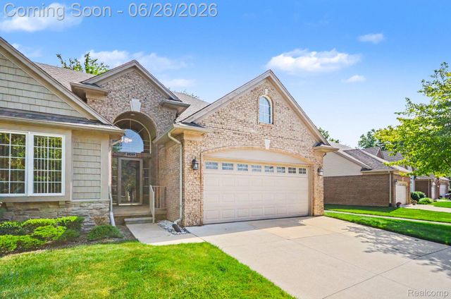30268 Berghway Trail, Warren, MI 48092