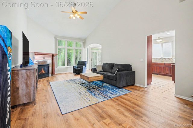 30268 Berghway Trail, Warren, MI 48092