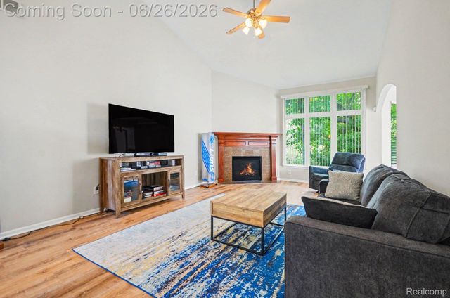30268 Berghway Trail, Warren, MI 48092