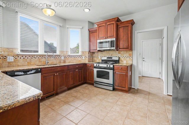 30268 Berghway Trail, Warren, MI 48092