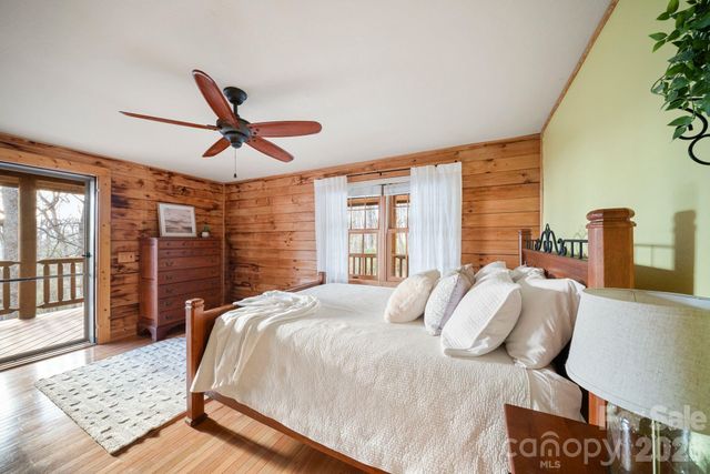 219 Woodlyn Etch Drive, Hendersonville, NC 28792