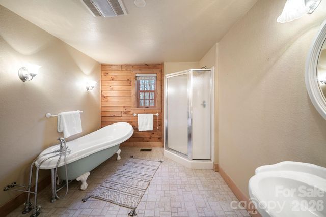 219 Woodlyn Etch Drive, Hendersonville, NC 28792