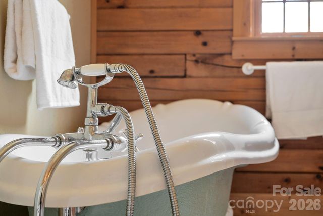 219 Woodlyn Etch Drive, Hendersonville, NC 28792