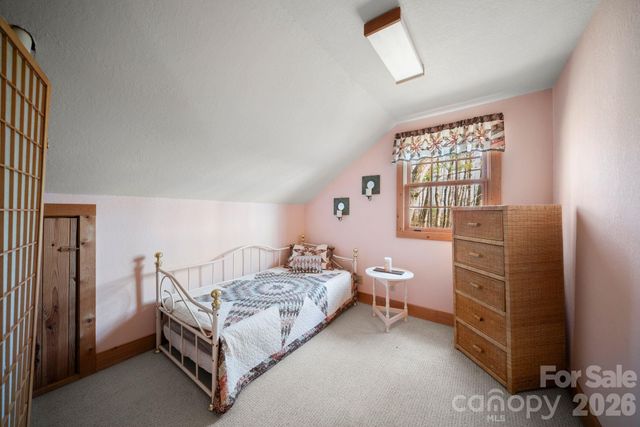 219 Woodlyn Etch Drive, Hendersonville, NC 28792