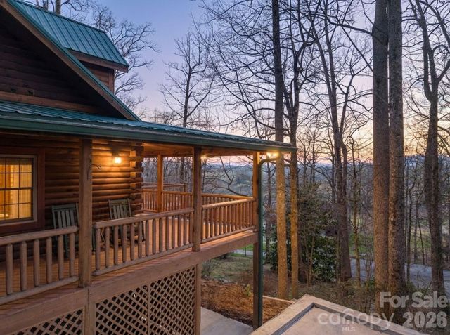 219 Woodlyn Etch Drive, Hendersonville, NC 28792