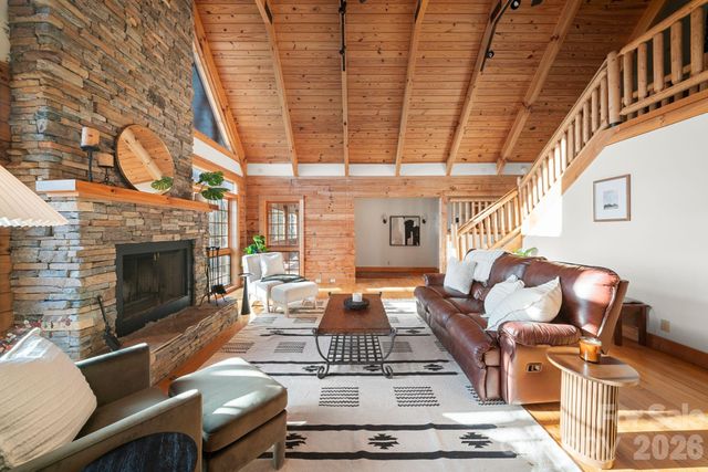 219 Woodlyn Etch Drive, Hendersonville, NC 28792