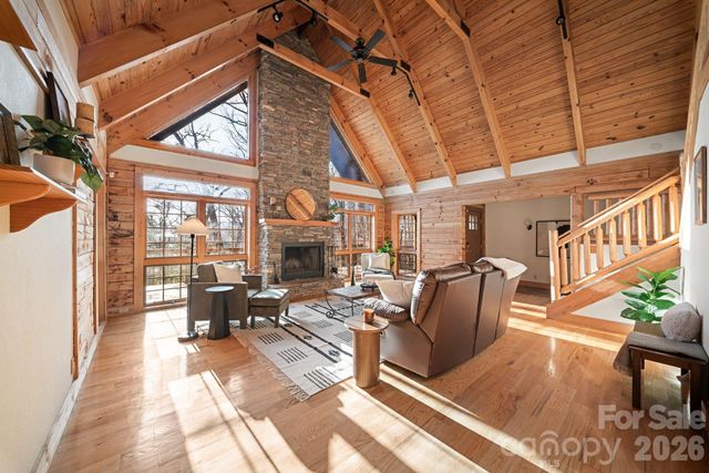 219 Woodlyn Etch Drive, Hendersonville, NC 28792