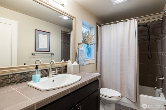 3414 33rd Avenue SW, Seattle, WA 98126