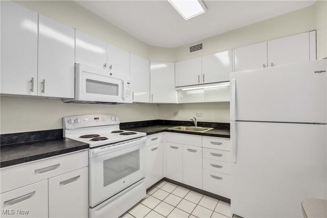 12700 Lake Avenue 609, Lakewood, OH 44107