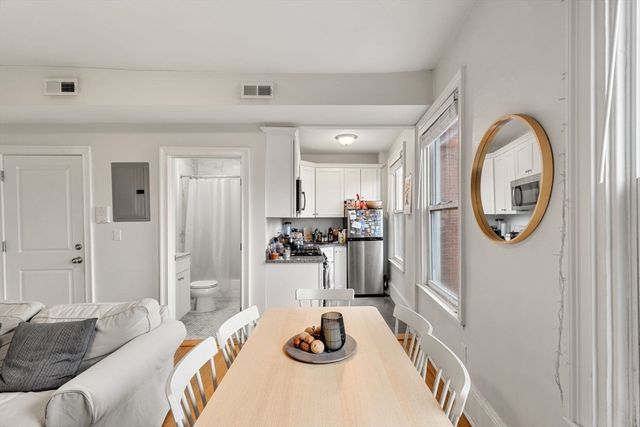 62 West Cedar St 3, Boston, MA 02114