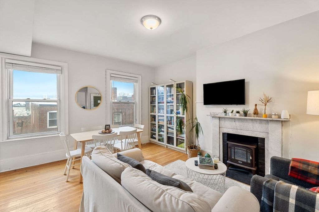 62 West Cedar St 3, Boston, MA 02114