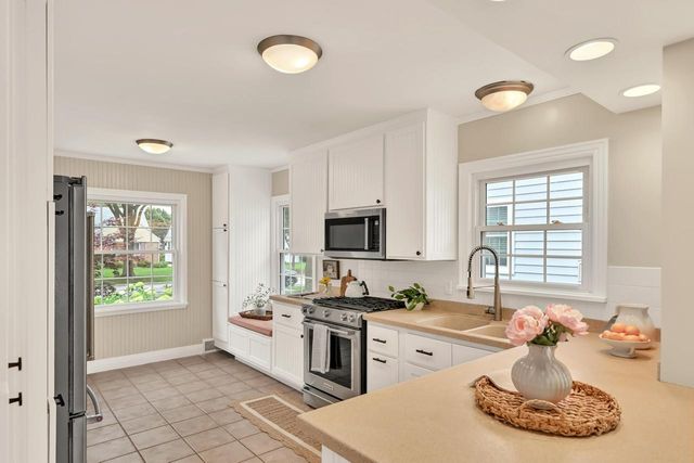 2464 N 82nd STREET, Wauwatosa, WI 53213