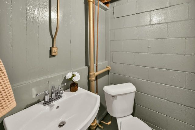 2464 N 82nd STREET, Wauwatosa, WI 53213