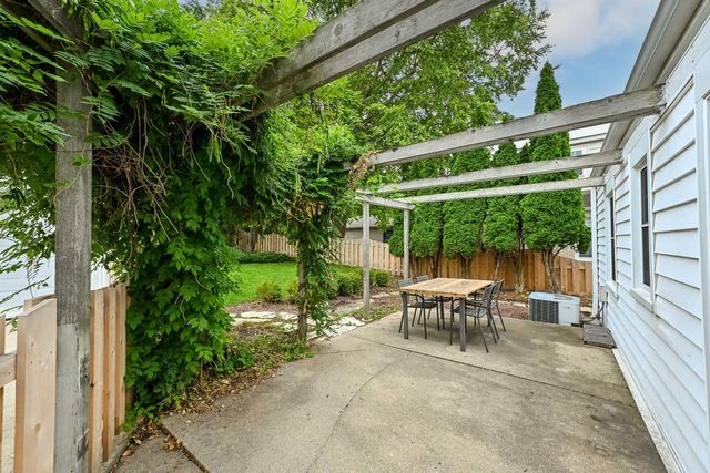 2464 N 82nd STREET, Wauwatosa, WI 53213