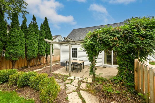 2464 N 82nd STREET, Wauwatosa, WI 53213