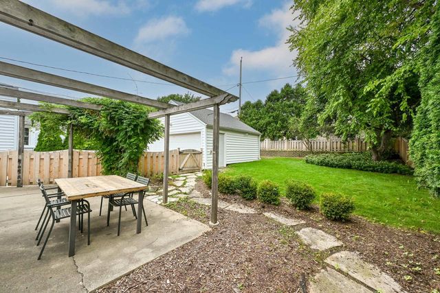 2464 N 82nd STREET, Wauwatosa, WI 53213