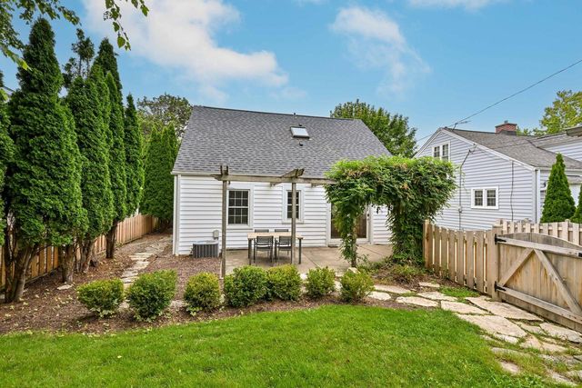 2464 N 82nd STREET, Wauwatosa, WI 53213