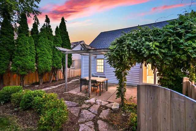 2464 N 82nd STREET, Wauwatosa, WI 53213