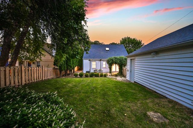 2464 N 82nd STREET, Wauwatosa, WI 53213