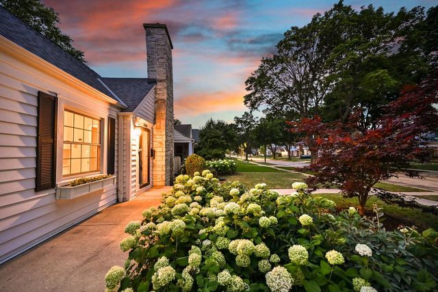 2464 N 82nd STREET, Wauwatosa, WI 53213