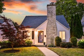 2464 N 82nd STREET, Wauwatosa, WI 53213