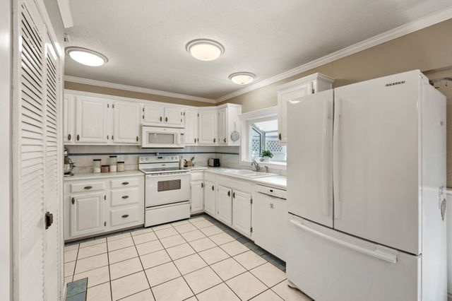 1200 Douglas Street, Euless, TX 76039